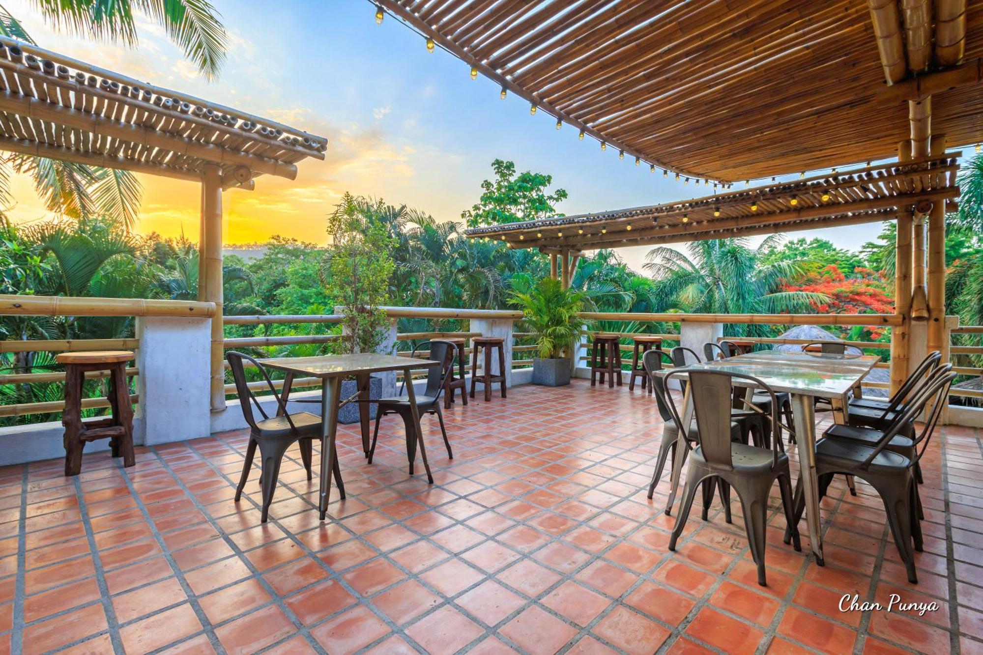 Baanpong Lodge San Kamphaeng Eksteriør bilde