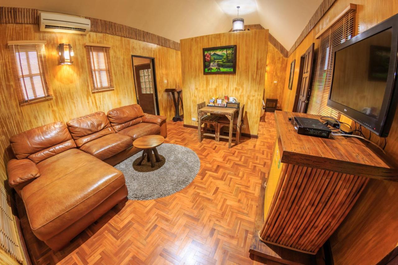 Baanpong Lodge San Kamphaeng Eksteriør bilde